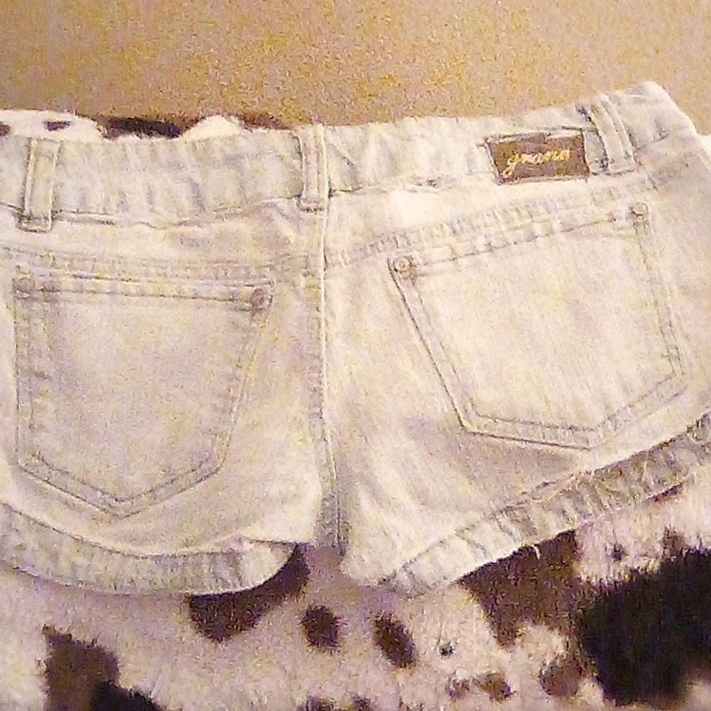 Shorts - Picture 2 of 3